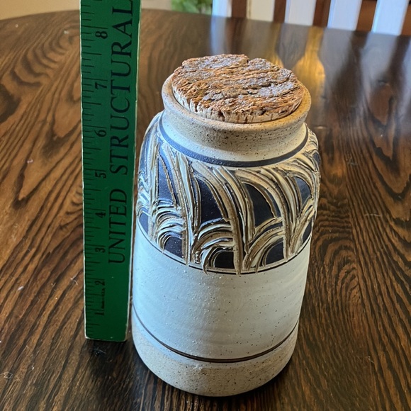 Pretty Unique Pottery Piece - Picture 2 of 6